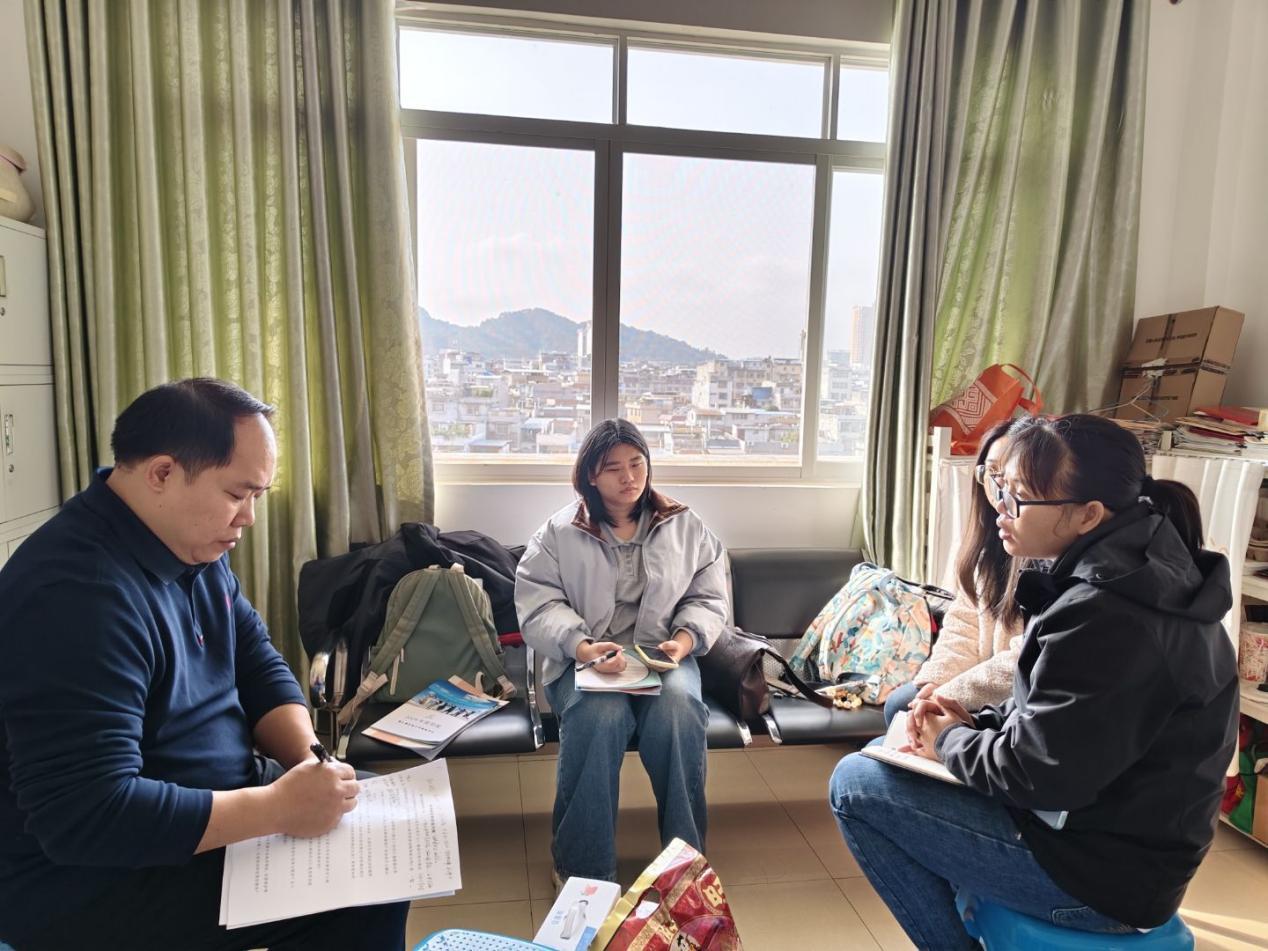 守護“流動的花朵”，點亮“溫暖的童年” ——廣西師范大學小桔燈公益團